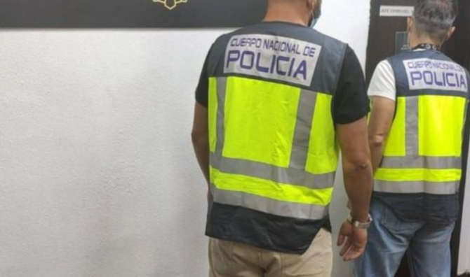 Spania. Doi români, care au forțat au multe femei să se prostitueze, câte 16 ore pe zi, arestați