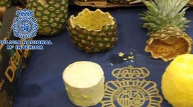 Spania. Româncă, membră a unei rețele de traficanți de droguri. Captură de 750 kg de cocaină, ascunsă în ananas.