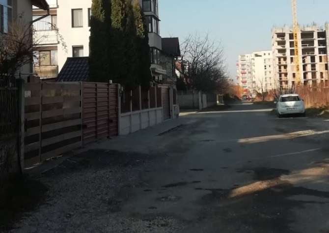 Un român şi-a cumpărat o stradă întreagă. Primăria se chinuie acum să o recupereze 