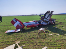 ISU Prahova: Un avion de acrobație s-a prăbușit la Stejnicu. Pilotul a fost declarat mort