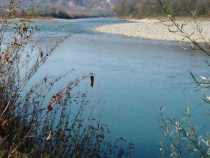 Cadavrul unui bărbat, găsit în albia unui râu din Maramureș 