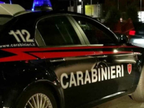 Italia. Doi români, prinși cu rucsacul plin cu alimente furate, au sărit la bătaie la angajatul magazinului