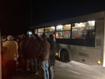 Mai multe autobuze, încărcate cu 14 tone de alimente și medicamente, confiscate de forţele ruse din Melitopol.