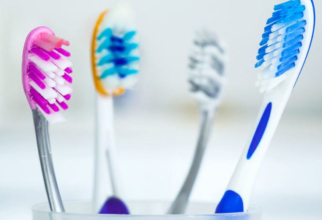 Cum să dezinfectăm periuța de dinți. Cea mai rapidă metodă  fără apă de gură, oțet și bicarbonat de sodiu 