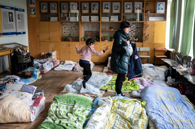 Cum să adopți un copil orfan ucrainean în timpul războiului sau cum să îi oferi temporar un adăpost 