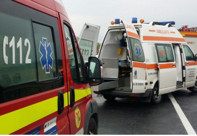 Accident mortal în Bistrița-Năsăud: Un tânăr de 23 de ani a murit, după ce a intrat cu mașina într-un podeț. Prietena sa se află în stare gravă