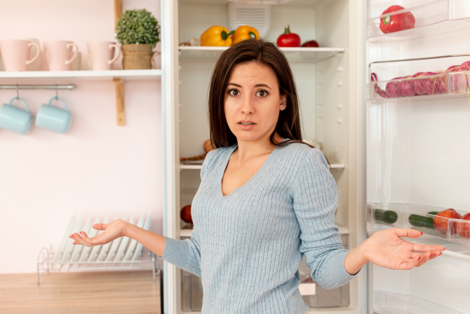 Elimină rapid mirosurile din frigider: Uită de banalul bicarbonat de sodiu! Trucurile bunicii te ajută să ieși dintr-o situație stânjenitoare