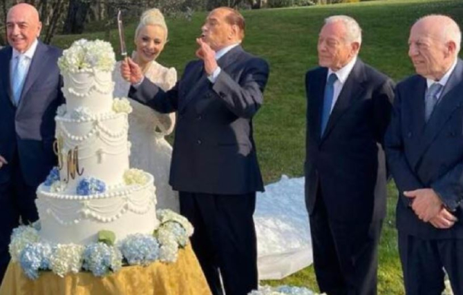 Fostul premier italian, Silvio Berlusconi, s-a căsătorit cu o femeie mai tânără cu 50 de ani