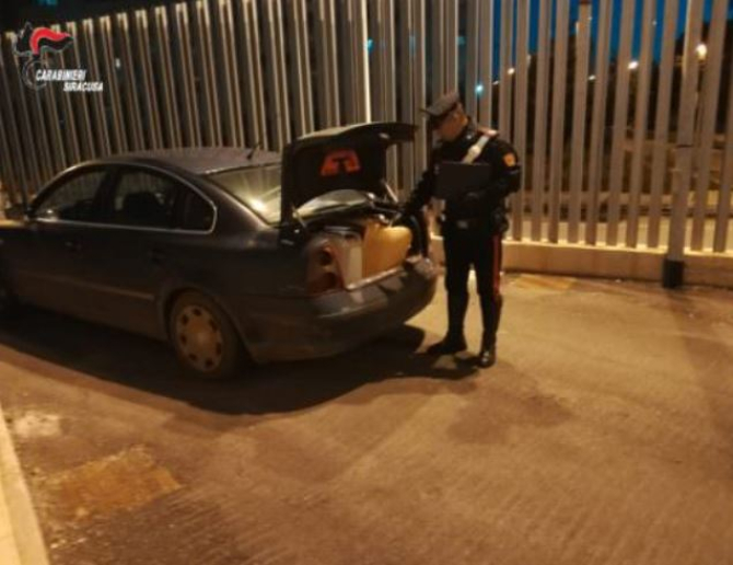 Italia. Român, prins cu 100 de litri de motorină în portbagaj