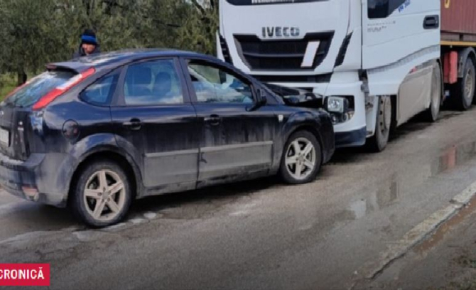 Italia. Șofer român rănit grav, după ce mașina sa a fost spulberată de un camion