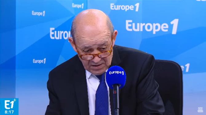 Şeful diplomaţiei franceze: Rusia "se preface că negociază" cu Ucraina, în timp ce îi ține pistolul la cap