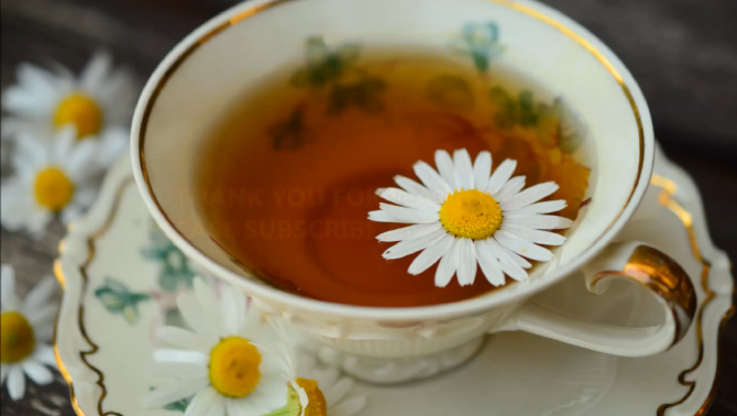 Amestecă ceai de mușețel cu miere și scorțișoară. Efectele lui te vor scuti de o vizită la coafor