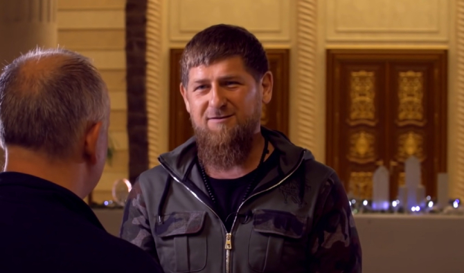 Putin l-a premiat pe Kadîrov pentru contribuția pe care a adus-o la invadarea Ucrainei