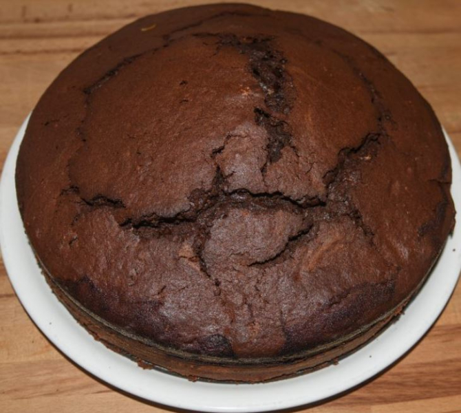 Tort de ciocolată, super moale și fără faină. Un ingredient neobișnuit îl face incredibil de delicios.