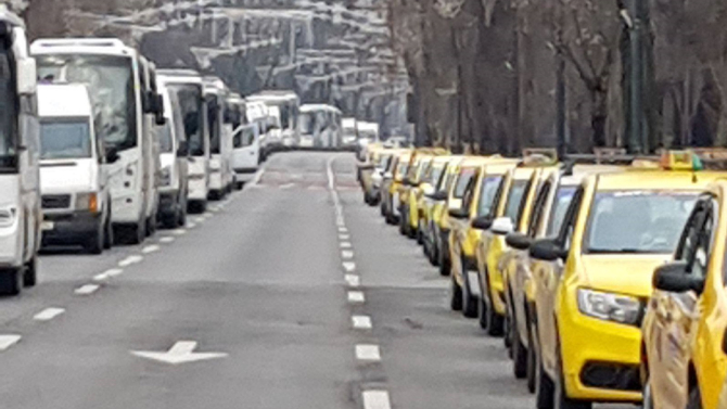Transportatorii români protestează în toată țara. FOTO: Facebook COTAR