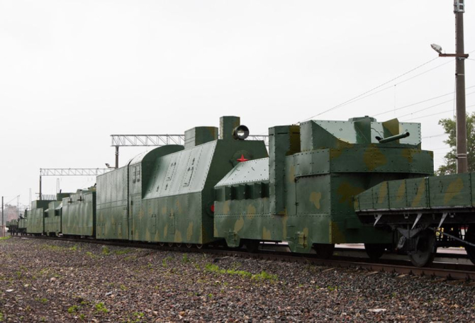 Tren militar blindat rusesc, cu nouă vagoane, mutat în regiunea Herson, din Crimeea 