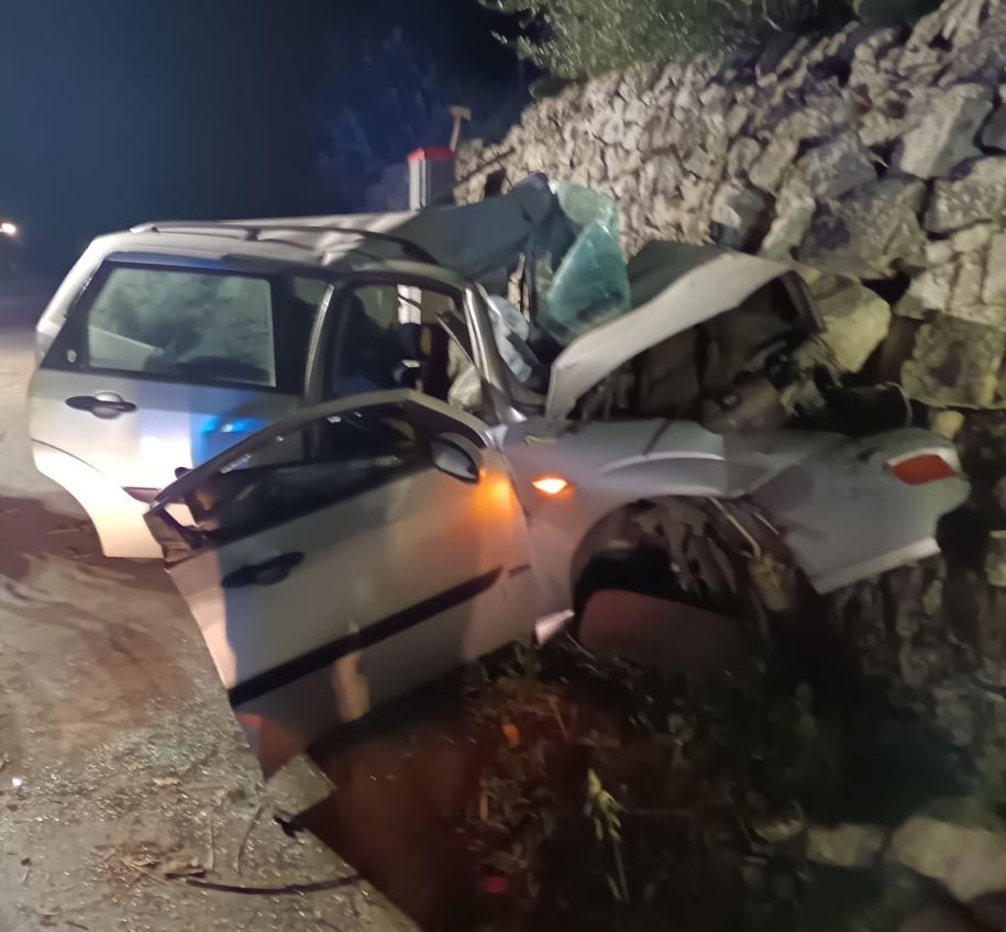 Italia: un giovane rumeno è morto sul colpo dopo aver colpito un muro con la sua auto