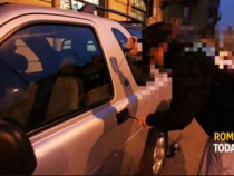 Italia. Moldovean, prins în flagrant de polițiști, în timp ce demonta piesele și accesoriile de la o mașină 