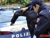 Italia. Un român a ajuns la închisoare, după ce a furat un parfum. Ce au descoperit polițiștii când au deschis baza de date.