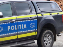 Un poliţist român s-a ales cu dosar penal, după ce a furat două odorizante auto și un cablu dintr-un magazin.