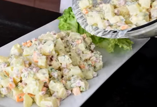 Salată de cartofi americană fabuloasă. Uită de salata orientală, este de zece ori mai bună! Ține minte rețeta că se vor linge toți pe degete. FOTO: captură YouTube @VICKY RECETA FACIL