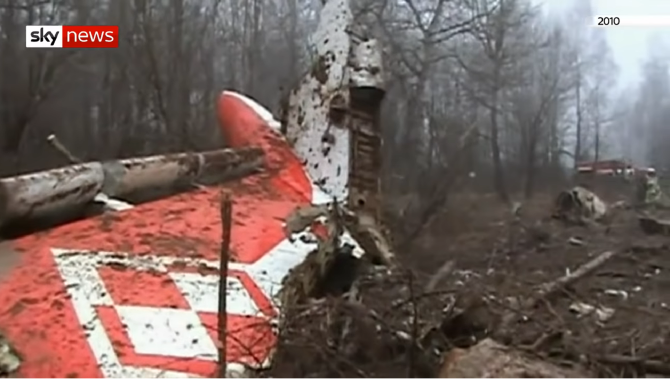 Raport oficial polonez: Două explozii, responsabile de accidentul aviatic de la Smolensk din 2010  captură youtube 