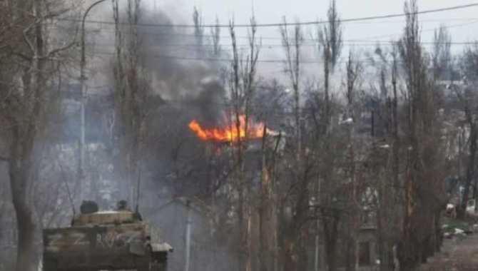 Ucraina: Lupte intense la Doneţk şi Lugansk, în timp ce la Mariupol continuă asediul rus la oţelăria Azovstal