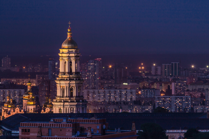 Autorităţile române au decis redeschiderea Ambasadei de la Kiev