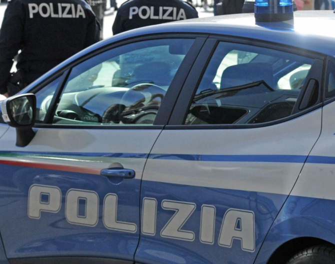 Italia. Un hoț român, care a furat un telefon mobil și a fugit cu o mașină furată, arestat.