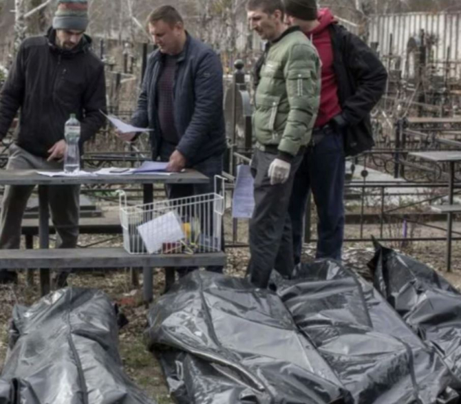 Peste 8.000 de cazuri de presupuse crime de război, comise de ruși în Ucraina, identificate de anchetatori.