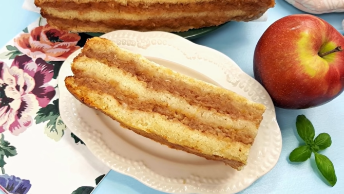 Prăjitura cu suc de mere: De post și de-a dreptul delicioasă! Doar 175 de calorii
