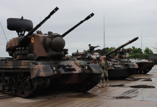Ucrainenii au aruncat în aer un tanc rusesc și două vehicule blindate cu un obuzier M777 donat de SUA