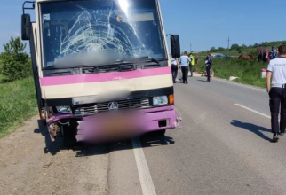 Accident grav între un autocar cu ucraineni și o căruță, în județul Suceava. Căruțașul și soția lui, grav răniți