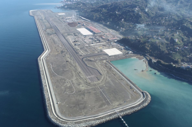 Aeroport modern, cu o suprafață de 3 milioane de metri pătrați, lângă Marea Neagră, inaugurat cu mare fast