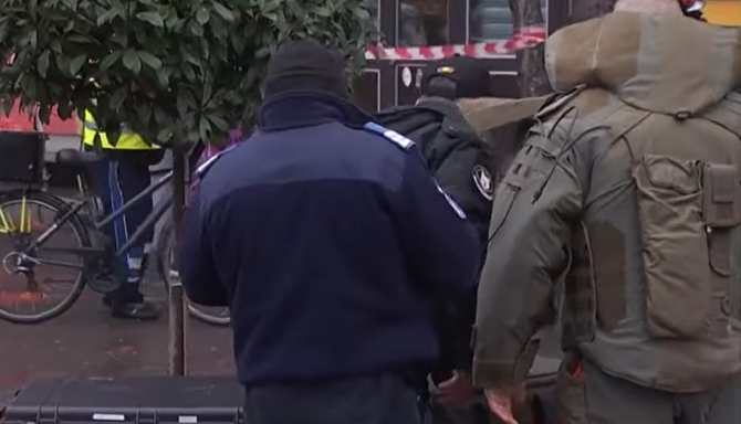 Amenințare cu bombă într-o piață din România: Zeci de oameni au fost evacuați