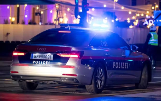 Austria. Un român a băgat în spital trei polițiști, care au venit să-l aresteze - bărbatul și-a amenințat soția cu un cuțit