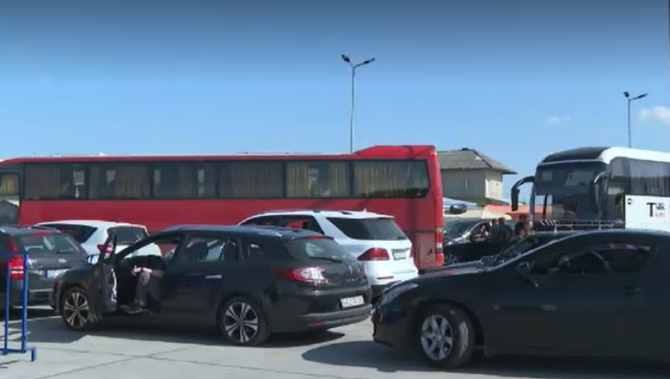 Bulgarii i-au dat afară pe refugiații ucraineni din hotelurile de pe litoral: „De la bun început s-a anunțat”. Vămile cu România, luate cu asalt
