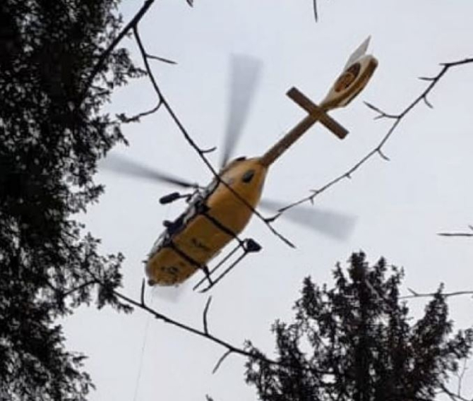 Italia. Un român rănit, salvat cu elicopter medical. Bărbatul, ridicat la bord cu troliul