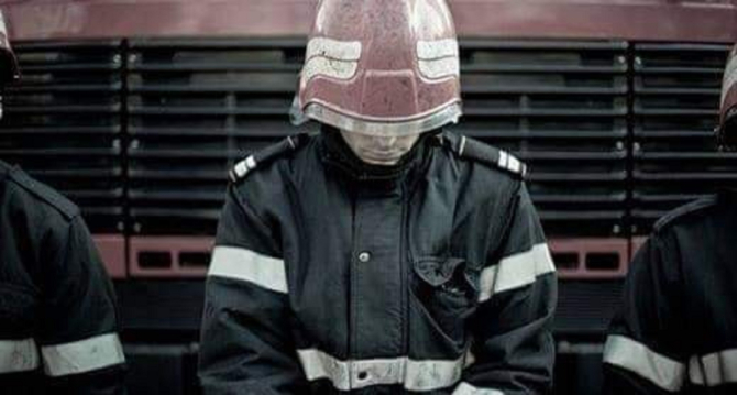 Pompier român, mort la stingerea unui incendiu. Soţia sa murise în urmă cu un an, iar fiica lor a rămas singură. FOTO: Facebook @ISU Argeș