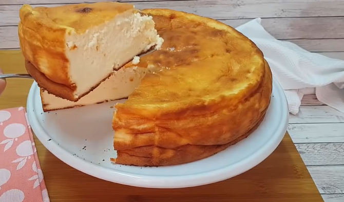 Prăjitură turcească cu lămâie și iaurt. Un pandișpan mai fin și mai delicios nu ai mâncat. Nu-i reziști! FOTO: captură video YouTube @2 Bocados