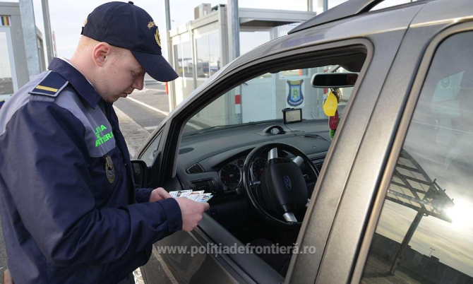Român, prins la vamă cu permis fals. L-a obținut de la o „şcoala de şoferi online” din Polonia. FOTO ILUSTRATIV