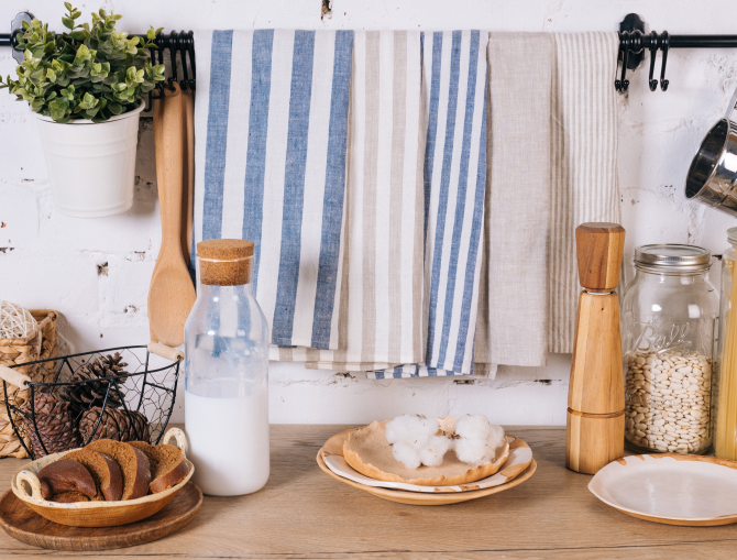 Scapă prosoapele de bucătărie de petele grăsime și mirosuri: Trucuri care te vor ajuta să faci murdăria să dispară ca prin magie