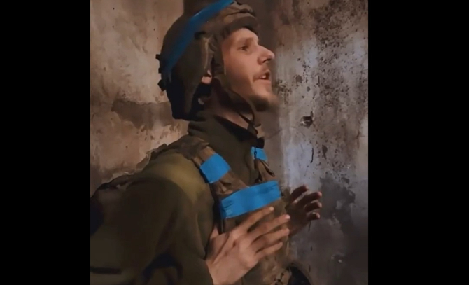 Un soldat ucrainean cântă piesa câștigătoare de la Eurovision 2022, pe sunetul bombelor. VIDEO emoționant