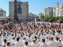 Ziua copilului se sărbătorește peste tot: Peste 2.000 de copii au participat la un flashmob, la Focşani, pentru a stabili un nou record mondial