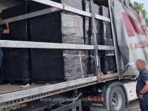 Captura polițiștii de frontieră -  Ţigări de contrabandă, de peste 11 milioane de lei, descoperite într-un camion. Sursa - politia_de_frontiera