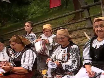Ia românească, sărbătorită în întreaga lume de Sânziene