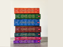 Prima ediție a cărții Harry Potter semnată de J. K. Rowling s-a vândut cu 220.800 de lire sterline / Foto: Unsplash