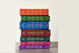 Prima ediție a cărții Harry Potter semnată de J. K. Rowling s-a vândut cu 220.800 de lire sterline / Foto: Unsplash