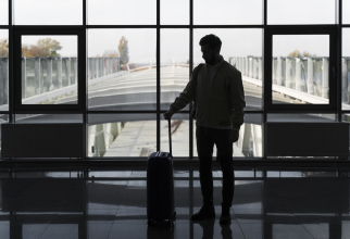 Un român care se îndrepta spre Anglia, amendat cu 50.000 euro pe aeroportul din Italia. Ce ascundea în bagaje - FOTO
