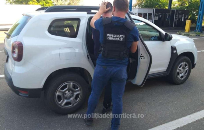 Autocar, verificat la intrarea în țară. Un bărbat, căutat de autorităţile germane, depistat printre pasageri. Sursa - politia_de_frontiera